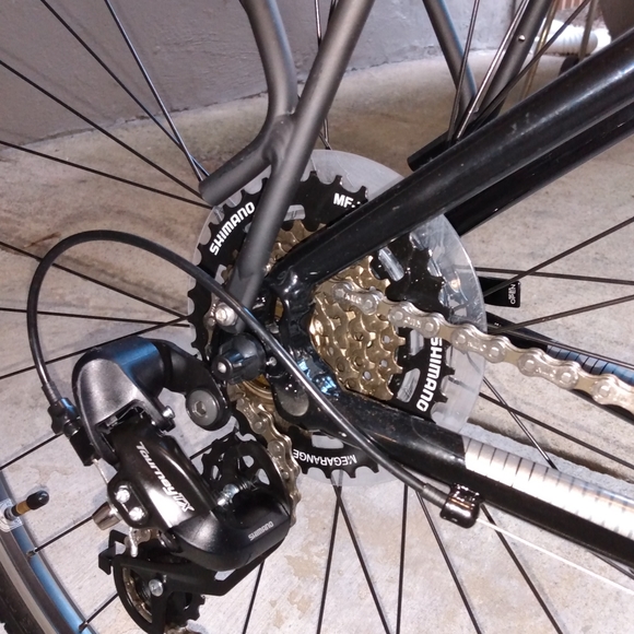 Fuji 21 speed hybrid bike - Picture 7 of 7